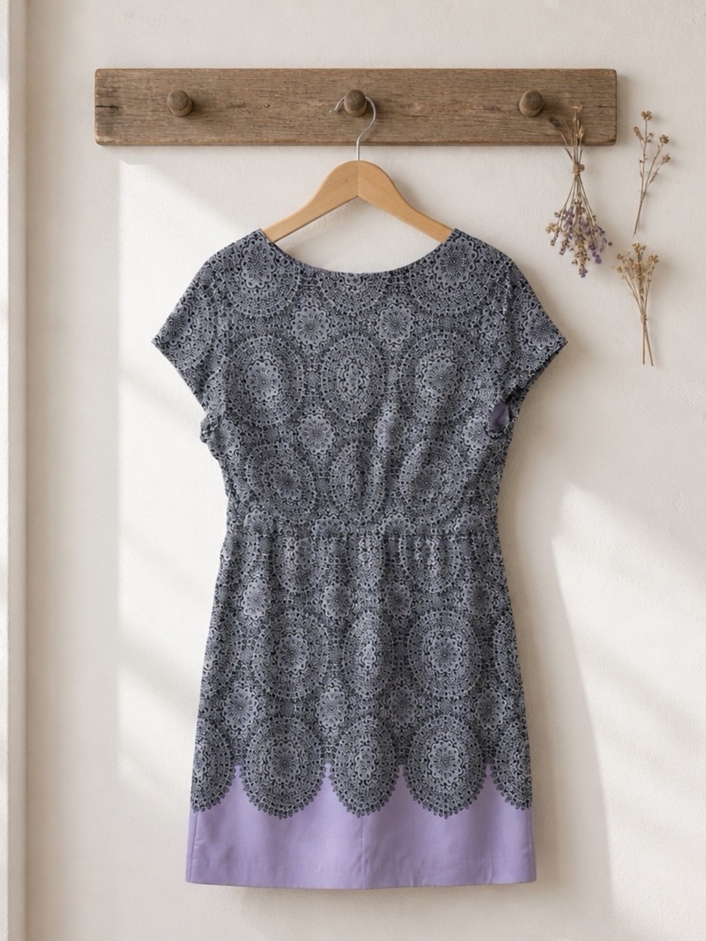 The Limited Medallion Geometric Sheath Dress Lavender & Grey Size 10 - Picture 3 of 4